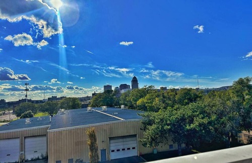 Downtown Des Moines Apartamento | The Luxe Black Haven (340)