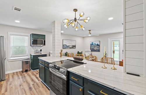 Open Gates Casa | The Luxe/Hot Tub/10 Min Keenland/12 Min Downtown/Fenced In Yard/ Pet Friendly