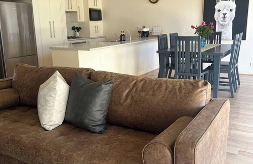 Torrensville Casa | The Luxe Urban Sanctuary between the city and the beach