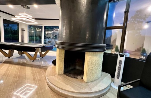 Buenos Aires Casa | The Luxury Ambience 8 bedroom Mansion