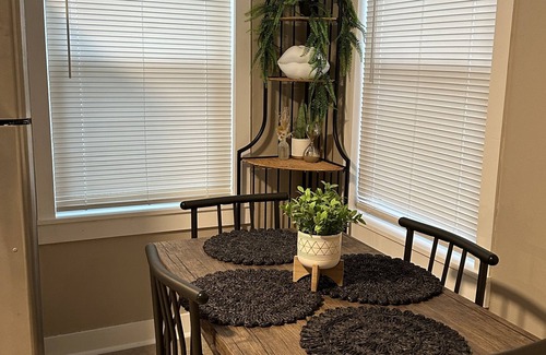 Batesville Casa | The Lyon’s Den- Boutique bungalow in the heart of Batesville, Arkansas