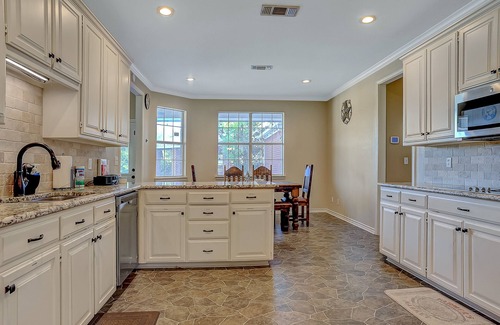 Sherman Casa | Bellamente amueblado Gated Ranch con piscina en 25 acres