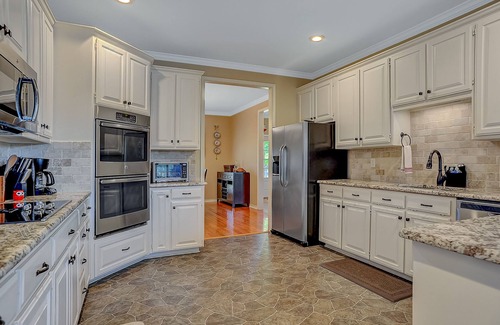 Sherman Casa | Bellamente amueblado Gated Ranch con piscina en 25 acres