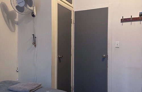 East Harlem Casa | The Macaw Guesthouse