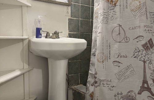 East Harlem Casa | The Macaw Guesthouse