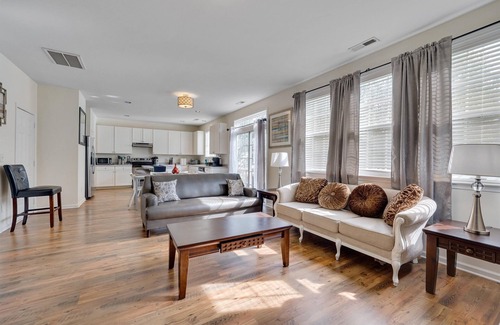 Southeast Raleigh Casa | The MacDaddy 3BR 2.5BA - South East Raleigh