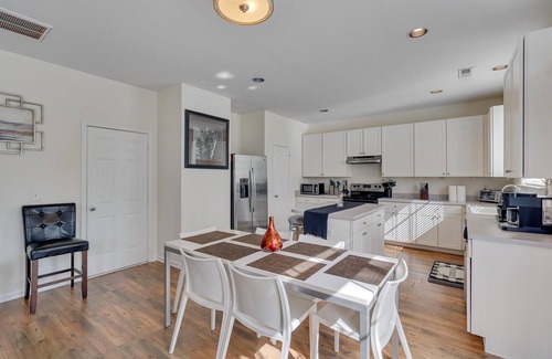 Southeast Raleigh Casa | The MacDaddy 3BR 2.5BA - South East Raleigh