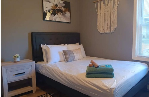 Mount Pleasant Apartamento | The Macro-Suite at Mt. Pleasant NEW 2B Apt.Parking