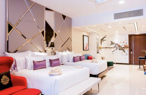 Mismaloya Complejo | The Magestic Mousai, Adults Only