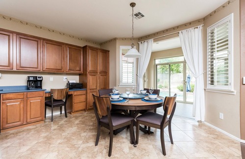 Rovey Farm Estates Casa | The Magic on Midway Luxury Home en Glendale - 5 habitaciones / 2. 5 baños / comodidades mejoradas / sala de juegos única