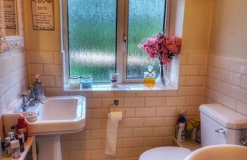 Reading Cabaña | The Magnolia Cottage - 5 Bed Victorian Holiday Home -Reading