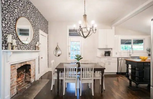 East Nashville Cabaña | The Magnolia Cottage * Walk to 5 Points*Large Deck