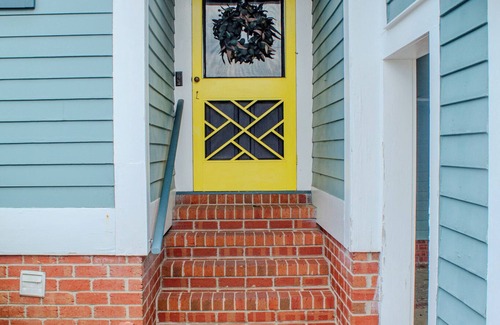 Clinton Apartamento | The Magnolia Room - Private Room w/ Ensuite Bath in Historic Downtown Home