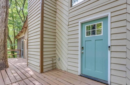 Riverdale Casa | The Majestic Riverdale Chalet Just South of Atlanta.