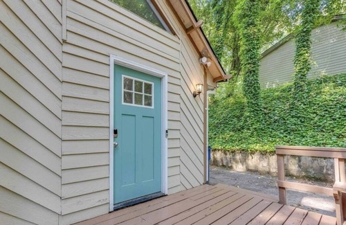 Riverdale Casa | The Majestic Riverdale Chalet Just South of Atlanta.