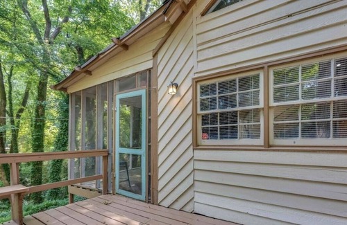 Riverdale Casa | The Majestic Riverdale Chalet Just South of Atlanta.