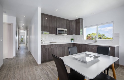 Portlock Casa | The Makai Manor - Beautiful Newly Built Spacious Home