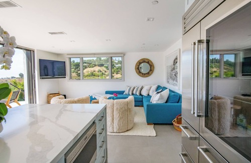 Malibu Casa | The Malibu Modern Oasis - Oceanview 4 Brdrm Surrounded by Canyon Views