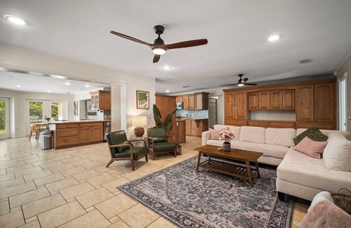 Palma Sola Casa | The Mangos Family Beach House