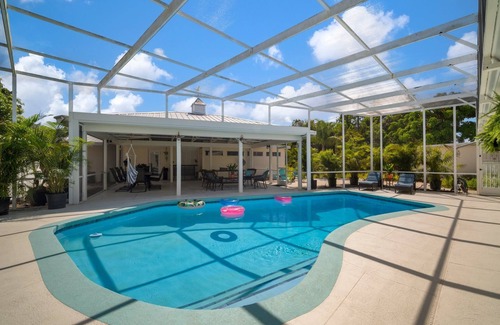 Palma Sola Casa | The Mangos Family Beach House