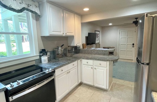 Uptown Apartamento | The Manhattan Suite (Apartment 2), at Magnolia Court