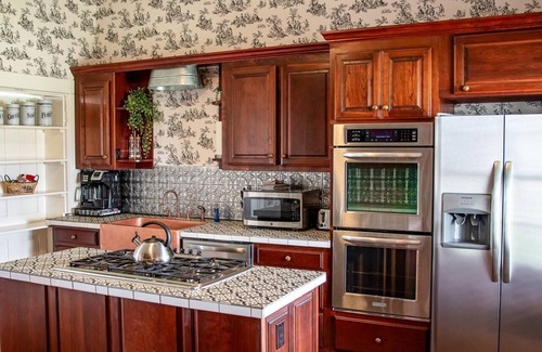 Altamont Casa | The Manor 1885 Altamont