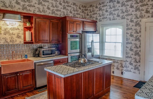 Altamont Casa | The Manor 1885 Altamont