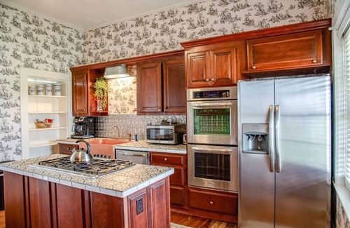 Altamont Casa | The Manor 1885 Altamont