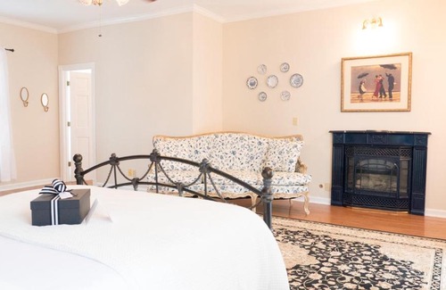 Round Hill Cama Y Desayuno | The Manor at Airmont