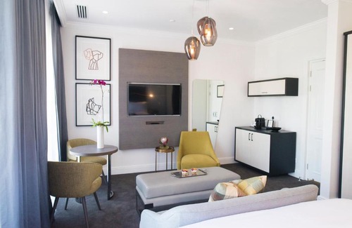 Victoria and Alfred Waterfront Hotel | The Manor House at the Queen Victoria Hotel by NEWMARK