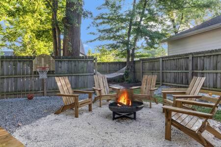 Hope Gardens Casa | The Maple House - Huge Backyard & Mins to Broadway