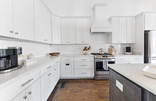 Hope Gardens Casa | The Maple House - Huge Backyard + Mins to Broadway!