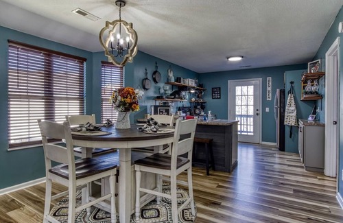 Pigeon Forge Chalet De Esquí | The Mason Jar, Hot Tub,WIFI, $1089 In tickets each paid day, Dollywood and More