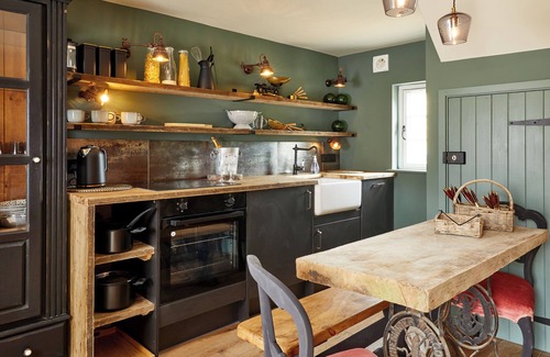 Evenley Cabaña | THE MATCHBOX, pet friendly, with open fire in Evenley