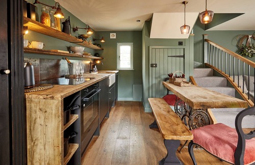 Evenley Cabaña | THE MATCHBOX, pet friendly, with open fire in Evenley