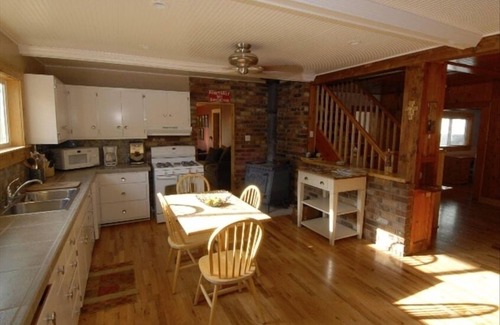 McCloud Casa | La casa de vacaciones McCloud en el monte. Shasta Sleeps 10+, Wifi gratuito