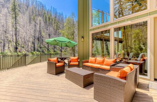 Vida Casa | The McKenzie River House