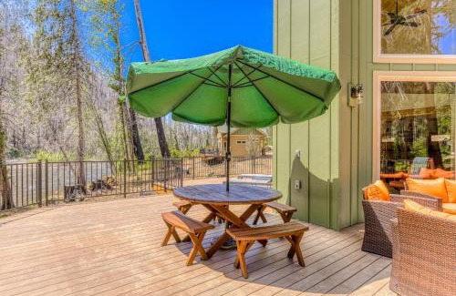 Vida Casa | The McKenzie River House