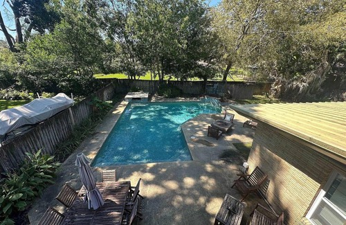 Mid City South Casa | The MCM House - Mid-Century Modern Gem with Heated Pool & Hot Tub - Sleeps 12