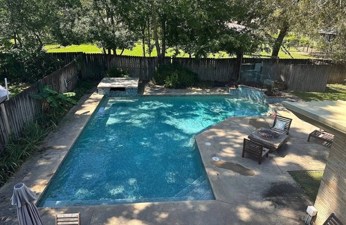 Mid City South Casa | The MCM House - Mid-Century Modern Gem with Heated Pool & Hot Tub - Sleeps 12