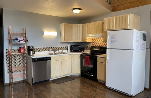 Rapid City Cabina | The Meadow Inn - Secluded Central Black Hills Cabin! WiFi!
