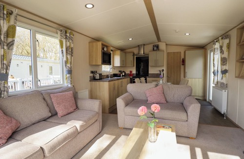 Tattershall Cabaña | THE MEADOWS 45, family friendly, with hot tub in Tattershall