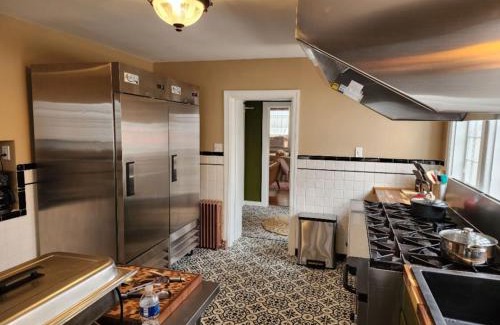 Perryville Casa | The Mediterranean House - Beautiful Downtown House