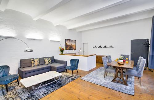 Mitte Apartamento | The Melchior, Luxury Industry Loft in Mitte, group & family friendly, 2 bath rooms, big dining table, ideal for 4 - 6 Guests
