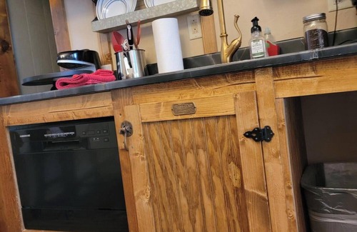 Deadwood Apartamento | The Mercantile at Mad Peak Lodging, sleeps up to four.