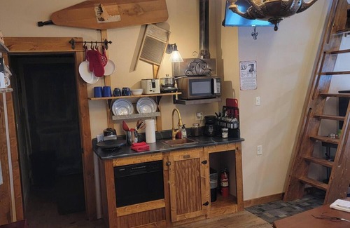 Deadwood Apartamento | The Mercantile at Mad Peak Lodging, sleeps up to four.