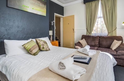 Launceston CBD Hotel | The Mews Motel