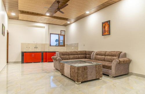 Dharampur Apartamento | The Micky House I Property of the year I Serviced Villa I Couple Friendly I Pvt Balcony I Open Air Terrace I Bonfire I Kasauli l Cloudberry By Exotic Stays