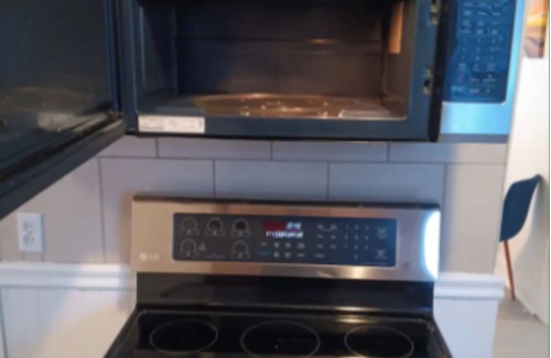 Johnston Apartamento | The Mid-Level at Centerdale Village 4 bedroom APT w/ parking