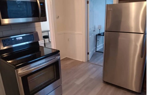 Johnston Apartamento | The Mid-Level at Centerdale Village 4 bedroom APT w/ parking